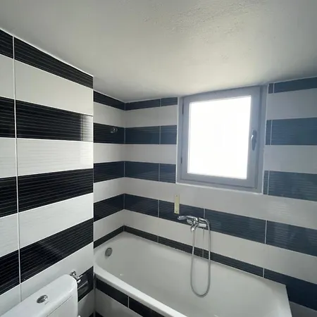 Apartament Charming Coastal Retreat Wlora